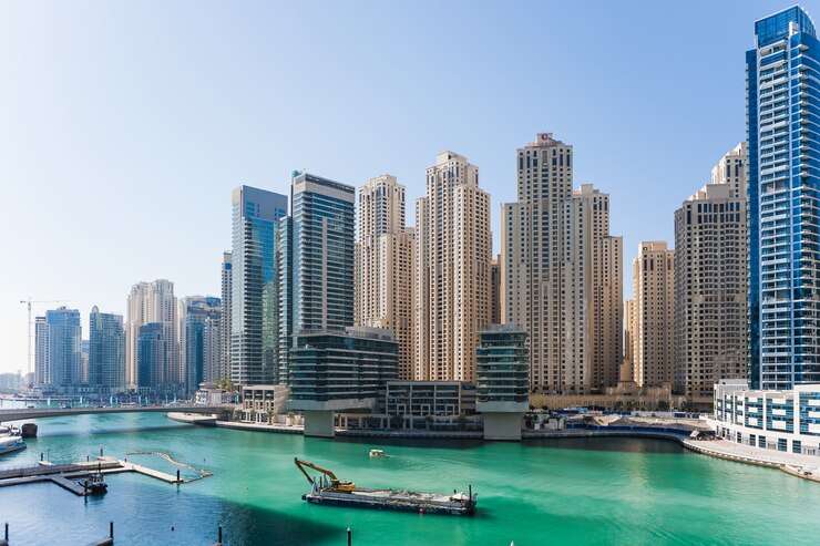  Living in Dubai: Pros and Cons