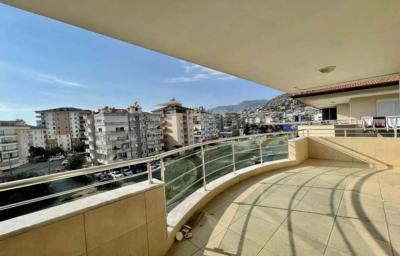 housebind In the center of Alanya apartment 2 + 1 unfurnished