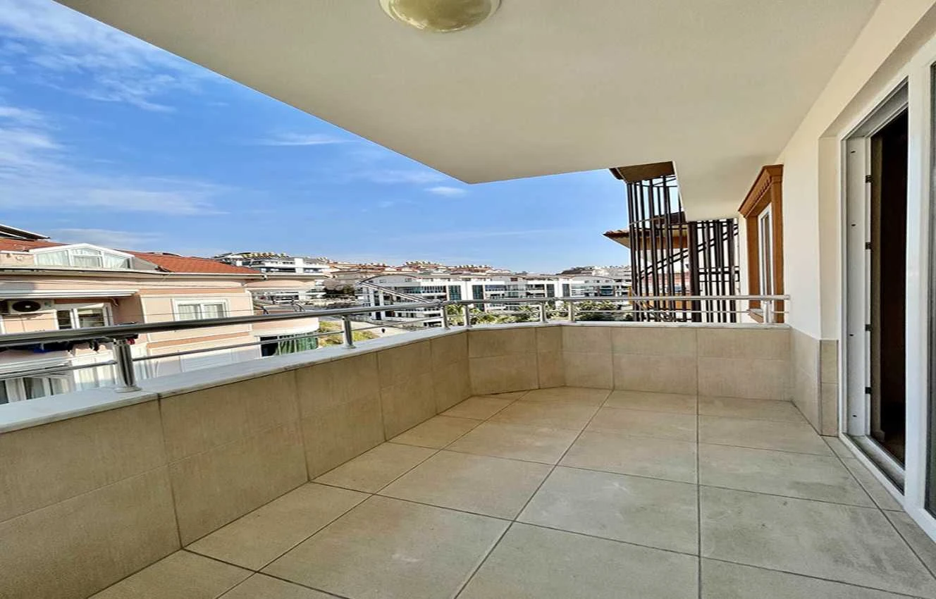 housebind In the center of Alanya apartment 2 + 1 unfurnished