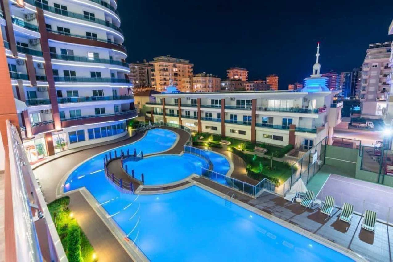 housebind Fully furnished 2 + 1 apartment in a complex in Mahmutlar / Alanya