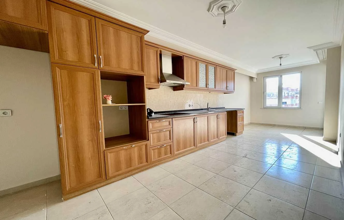 housebind In the center of Alanya apartment 2 + 1 unfurnished